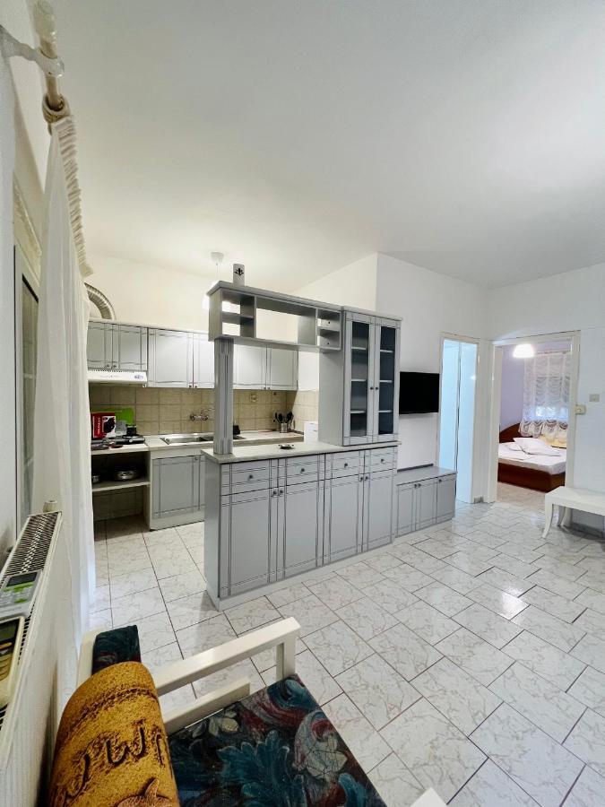 Atlantis Apartments Vrasná Eksteriør billede